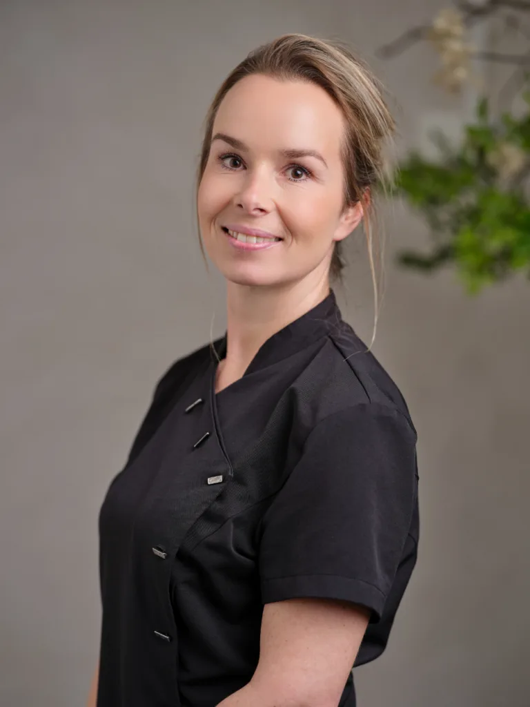 L. Caria, assistente bij Looks Bright
