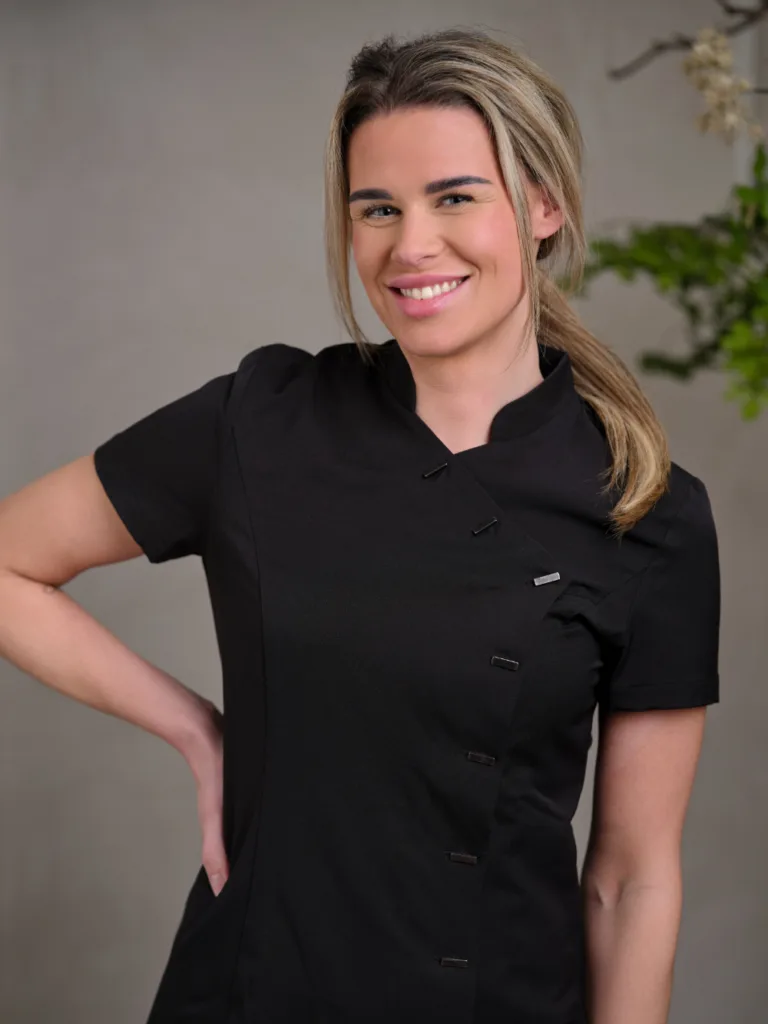 R. Simons, assistente bij Looks Bright